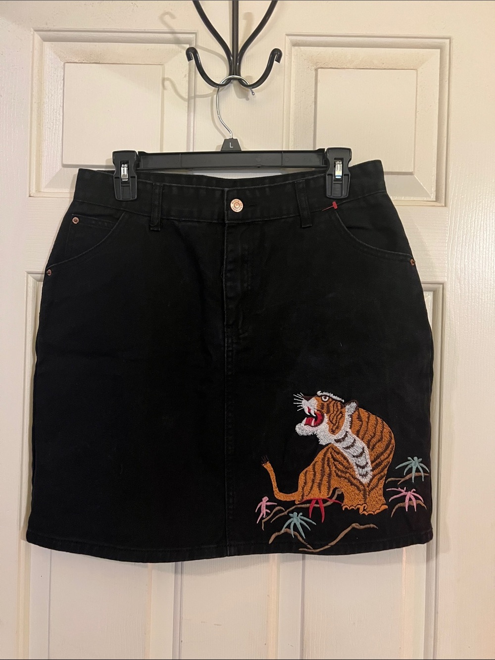 Glamorous Black Mini Skirt with Embroidered Tiger